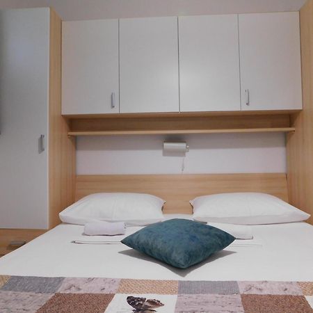 Apartmani Salus Pag Town Eksteriør billede