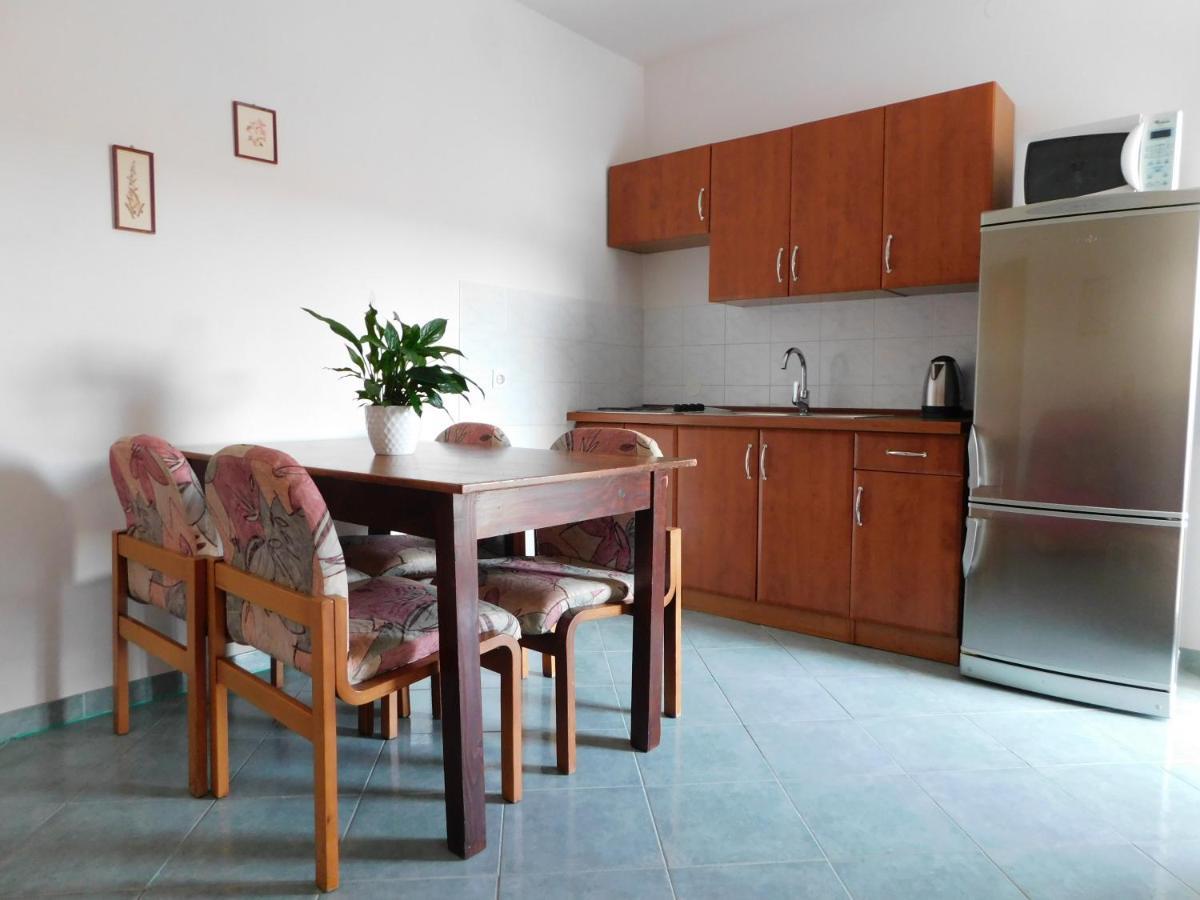 Apartmani Salus Pag Town Eksteriør billede