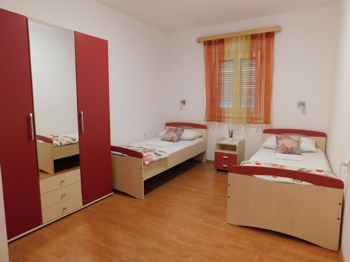 Apartmani Salus Pag Town Eksteriør billede