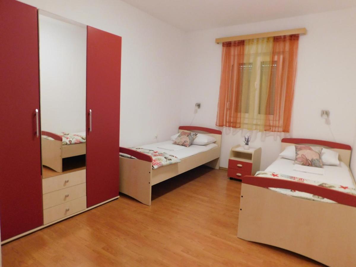 Apartmani Salus Pag Town Eksteriør billede